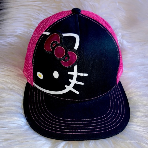 HELLO KITTY 🎀 Snapback Trucker Hat